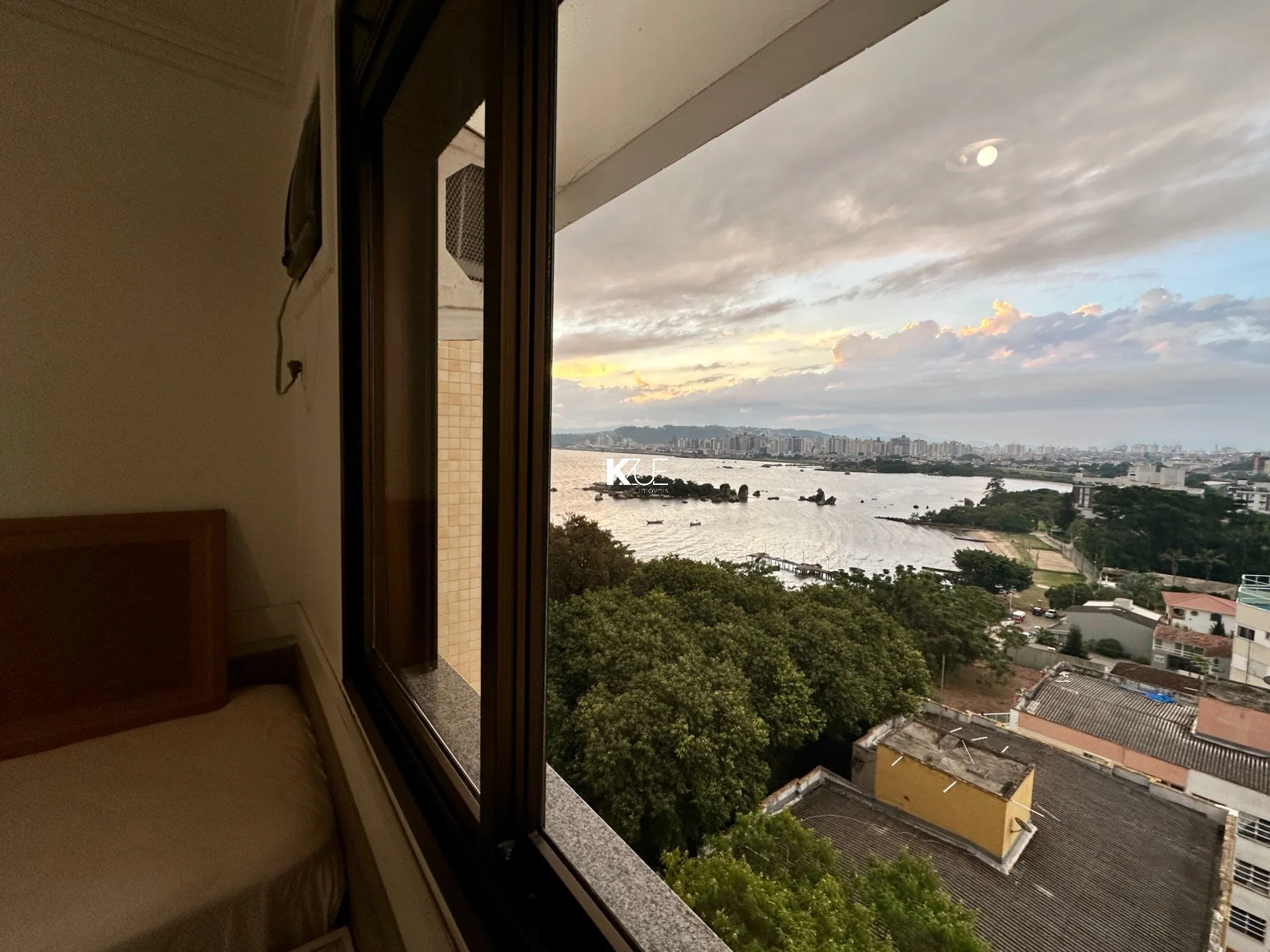 Furnished 2-bedroom apartment with suite and 89 m² — photo 3