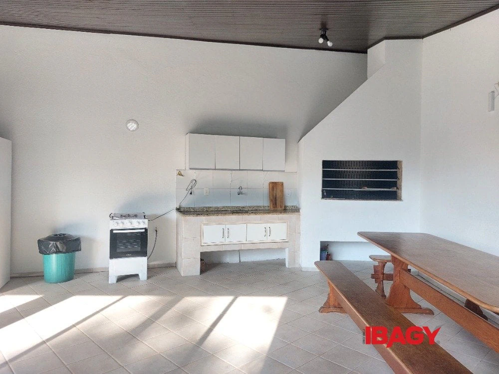 Apartamento mobiliado com 3 dormitórios e 97 m²