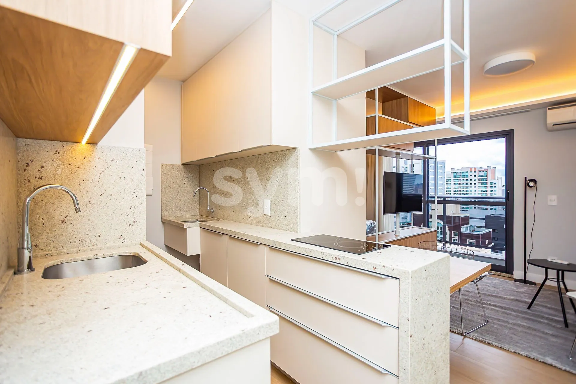 Furnished 1-bedroom apartment with a glass-enclosed balcony — photo 87