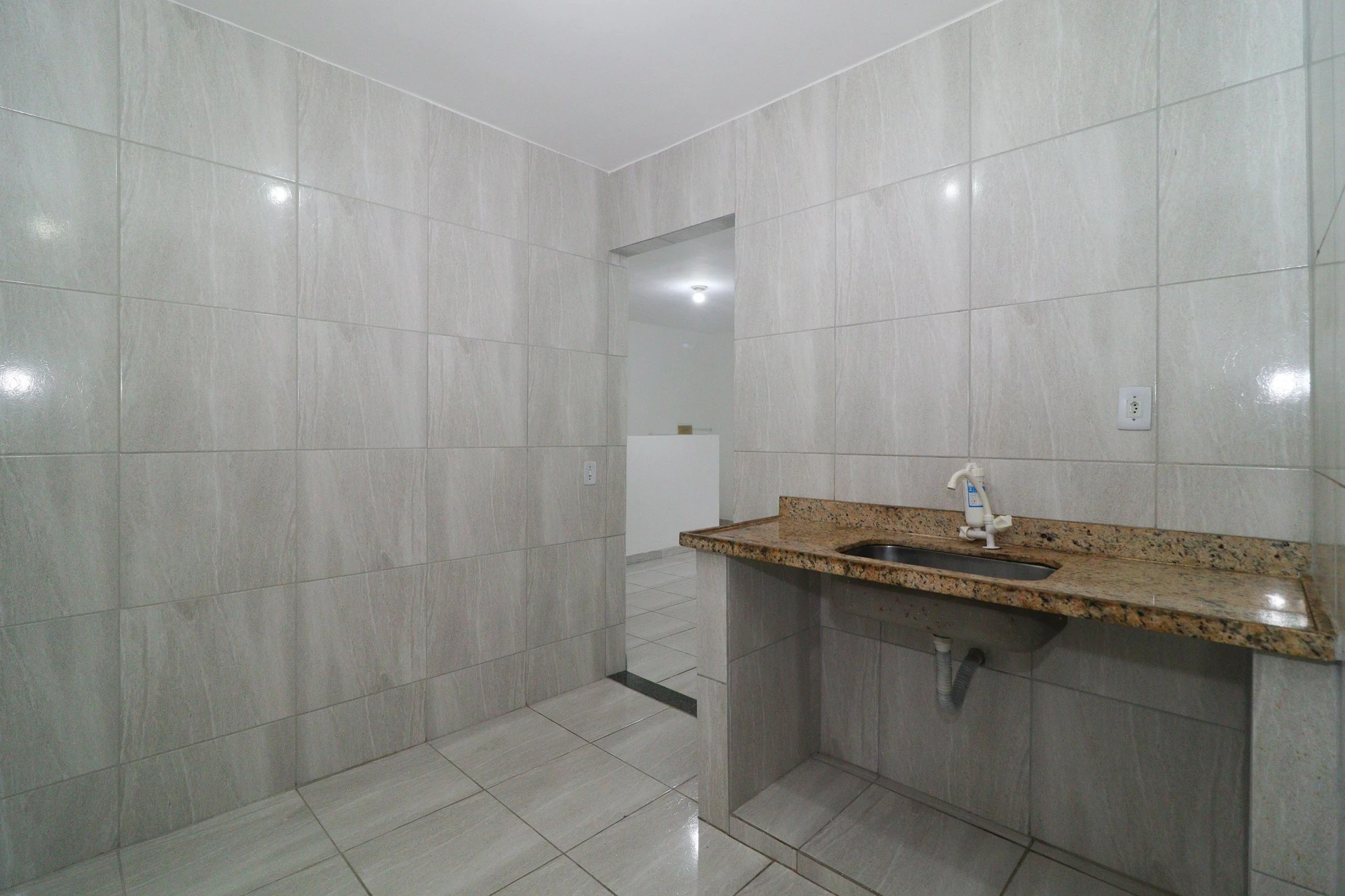 2-bedroom rental apartment with 1 bathroom and balcony — photo 21