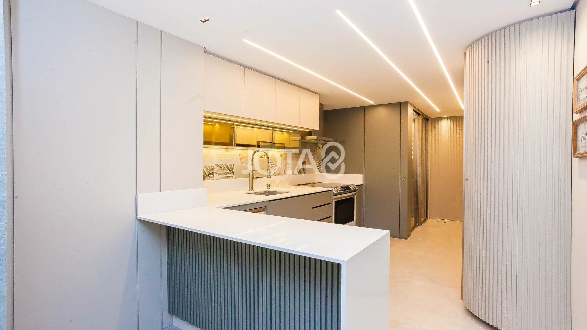 199 m² apartment with 2 bedrooms and a suite, 2 parking — photo 14