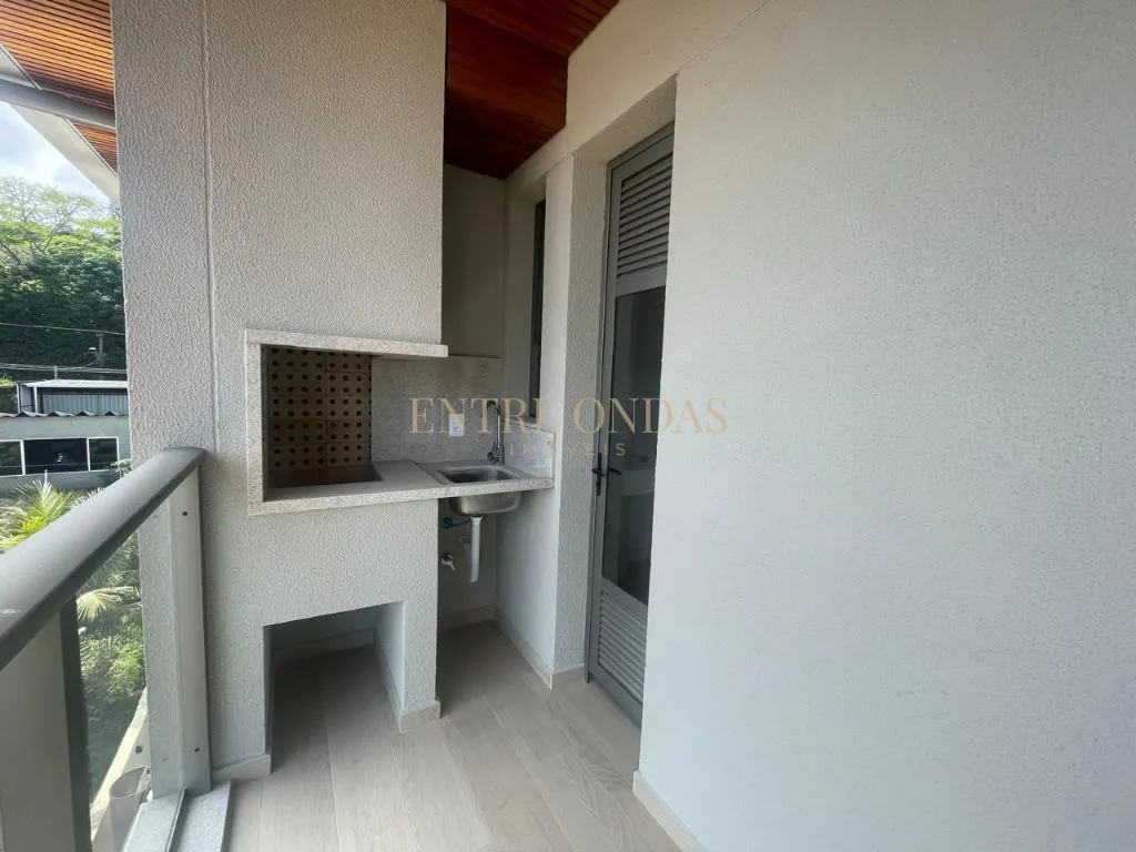 Balcony with a grill in a 2-bedroom apartment, 20 m² — photo 7