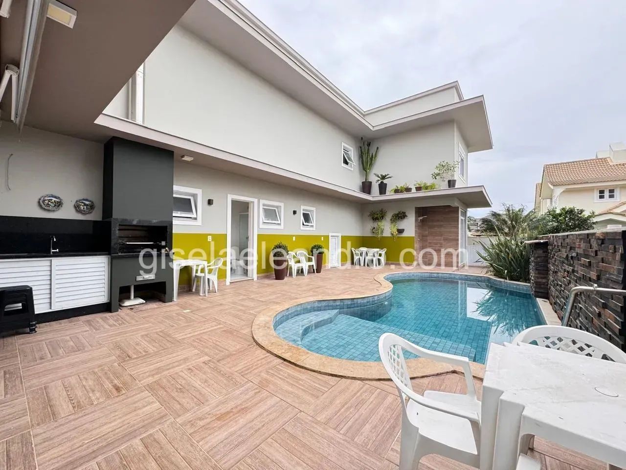Furnished house with 5 bedrooms and open kitchen — photo 15