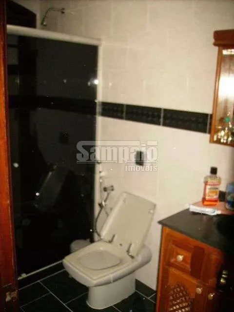 4-bedroom house with 2 bathrooms and a balcony grill — photo 37