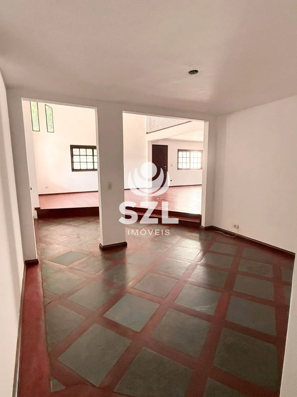 House with 5 bedrooms and 5 parking spaces