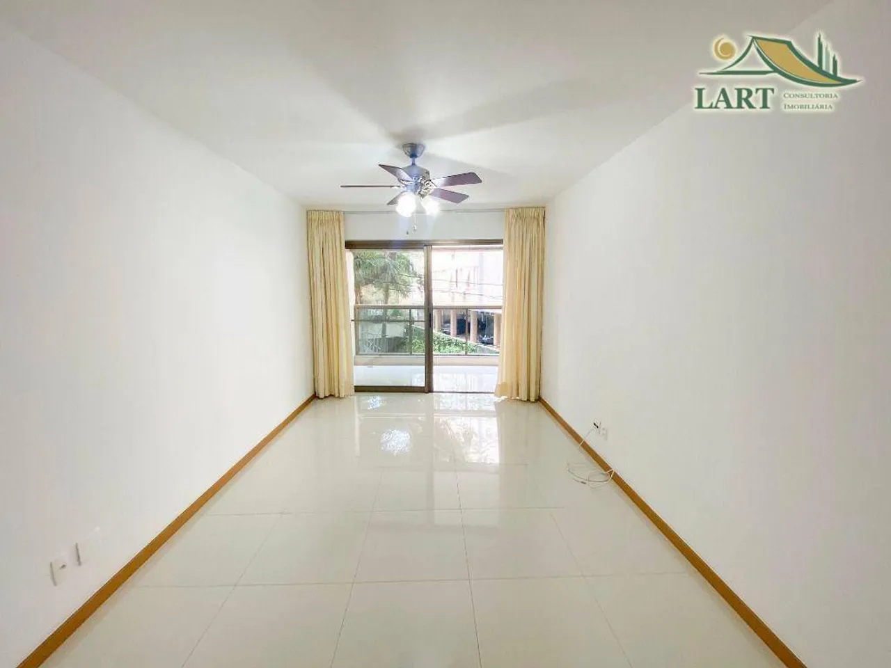 Apartamento sem mobília com 4 dormitórios e varanda — photo 12