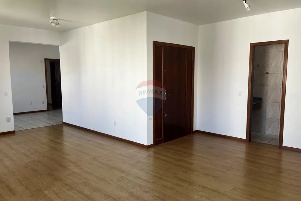 Unfurnished 3-bedroom apartment with 241 m²