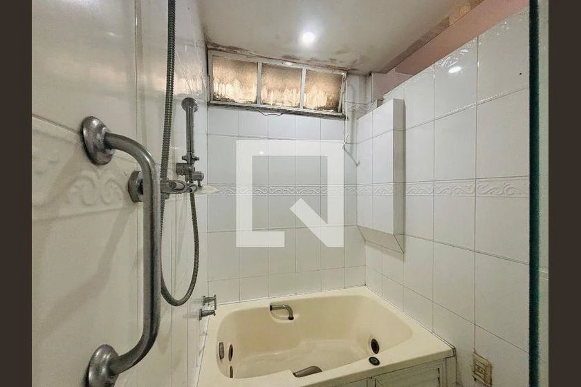 230 m² apartment with a bathtub and a home office — photo 22