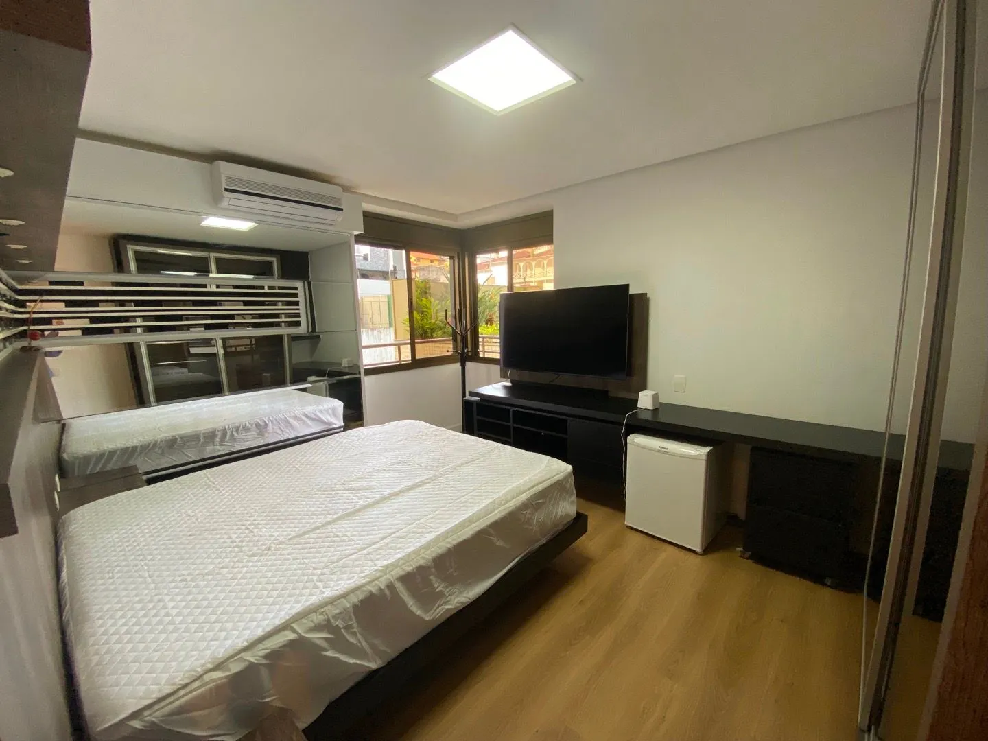 Балкон з грилем та 3 спальні: квартира 397 м² — photo 5