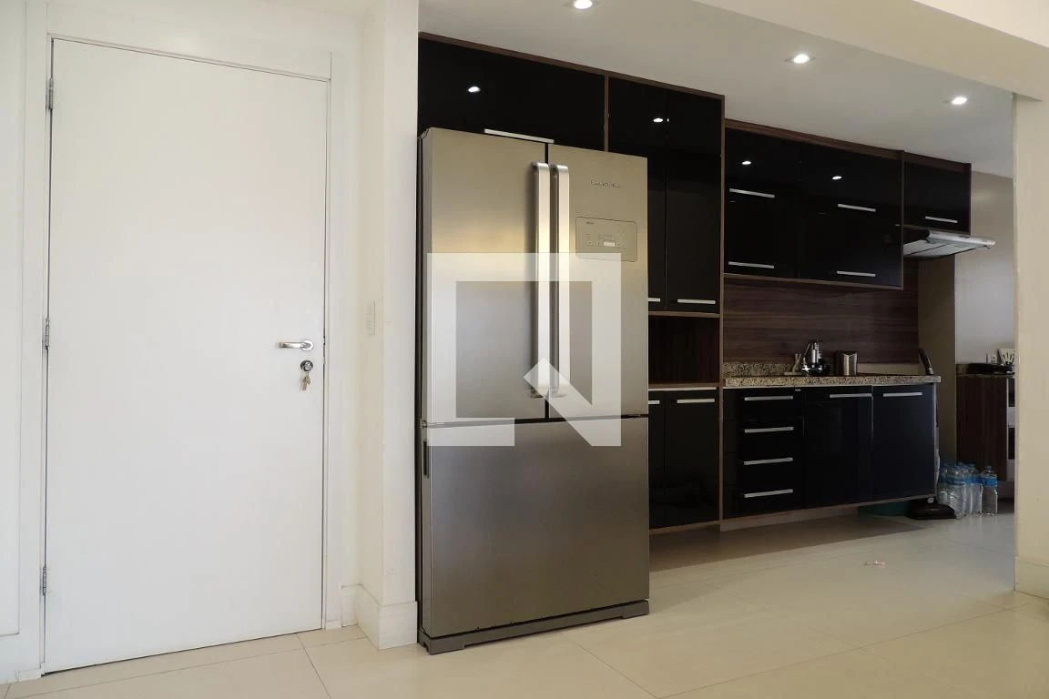 Furnished 3-bedroom apartment with 3 bathrooms and balcony — photo 53