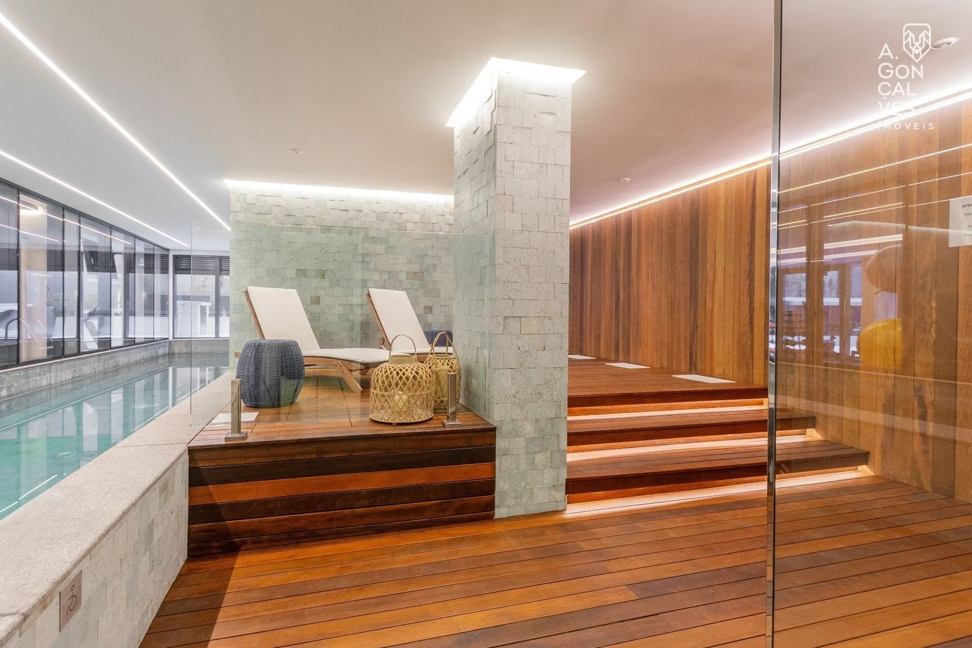 Furnished 223 m² apartment with 3 en-suites and 3 parking spots — photo 32