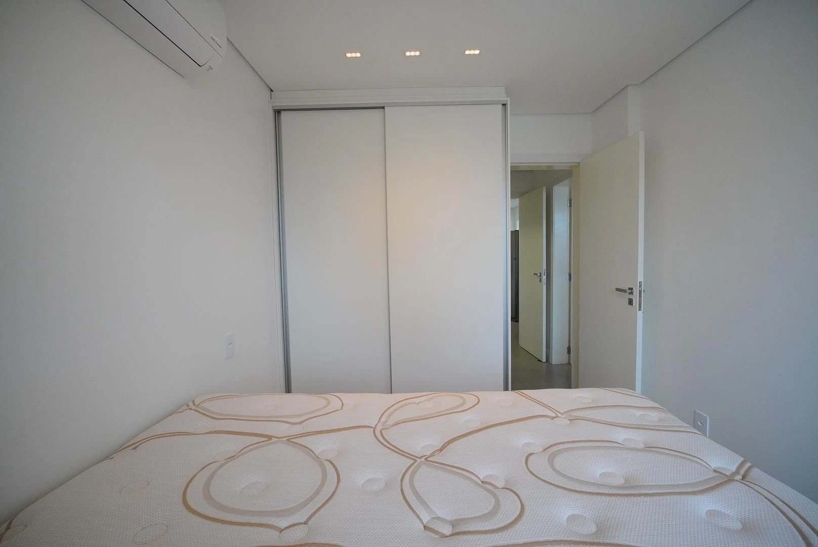 2-bedroom apartment with a washing machine in Florianópolis — photo 23