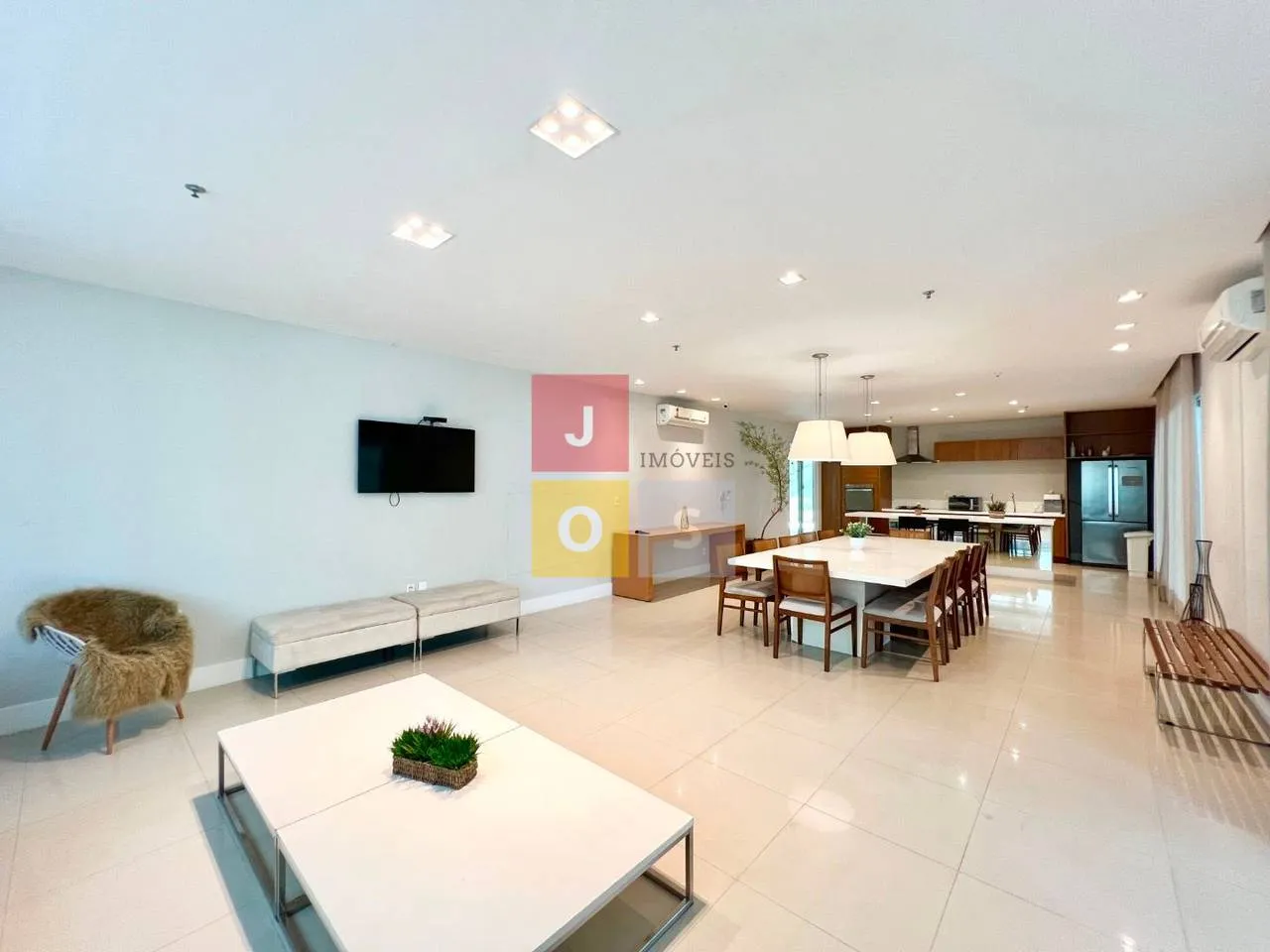Furnished 4-bedroom suite apartment with 156 m² — photo 58