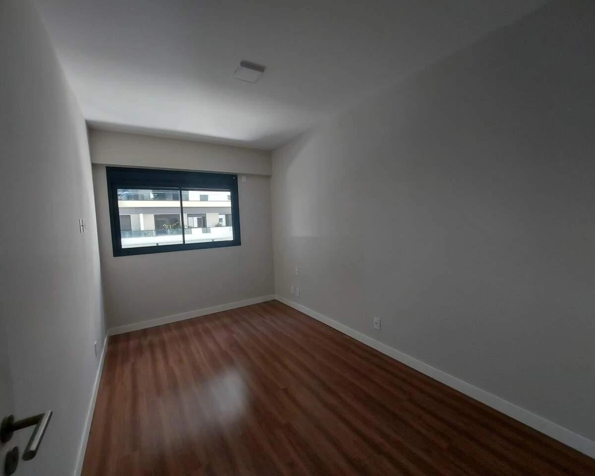 One-bedroom apartment with a grill on the balcony — photo 16