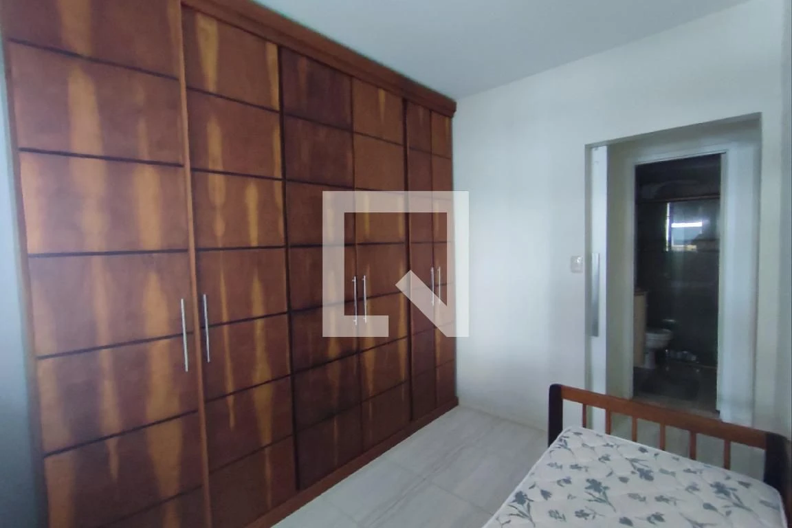 Furnished 2-bedroom apartment with open-plan kitchen — photo 12