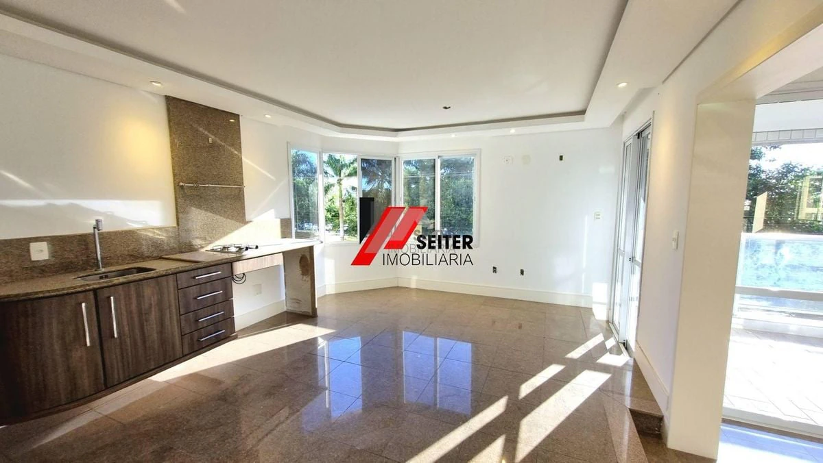 255 m² apartment with a private pool and a bathtub — photo 2