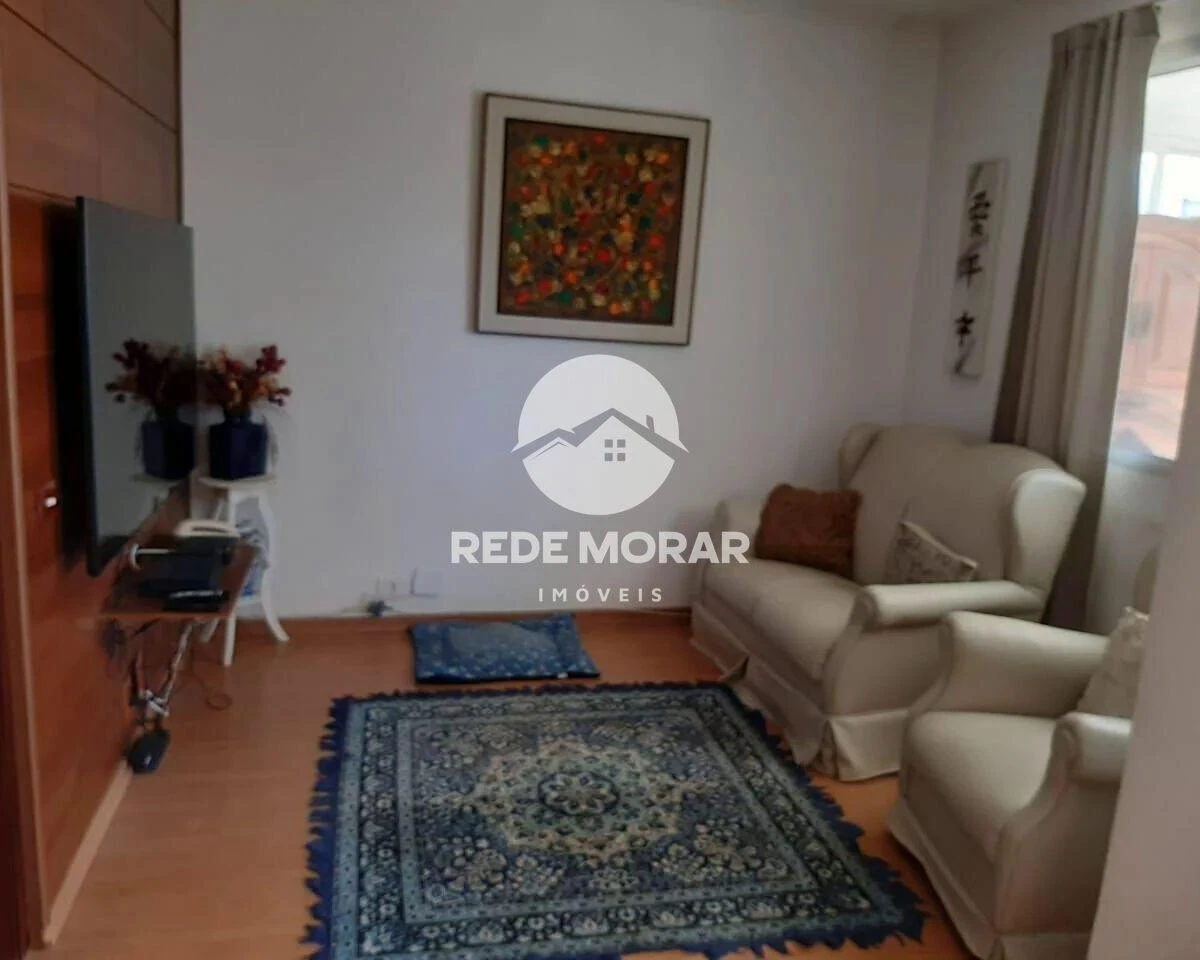 4-bedroom apartment with a glass-enclosed balcony — photo 11