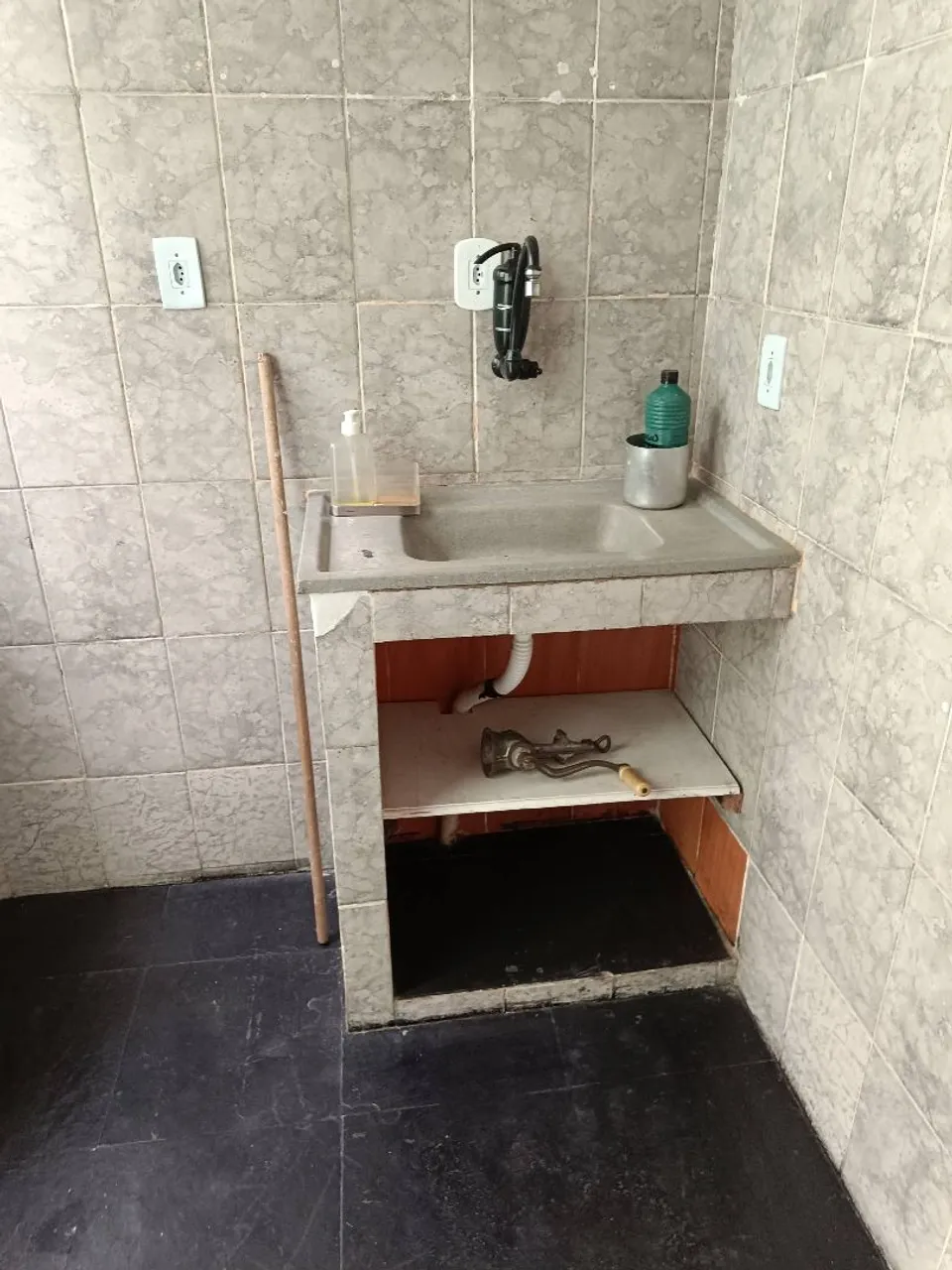 Unfurnished studio with a gas stove and laundry area — photo 2