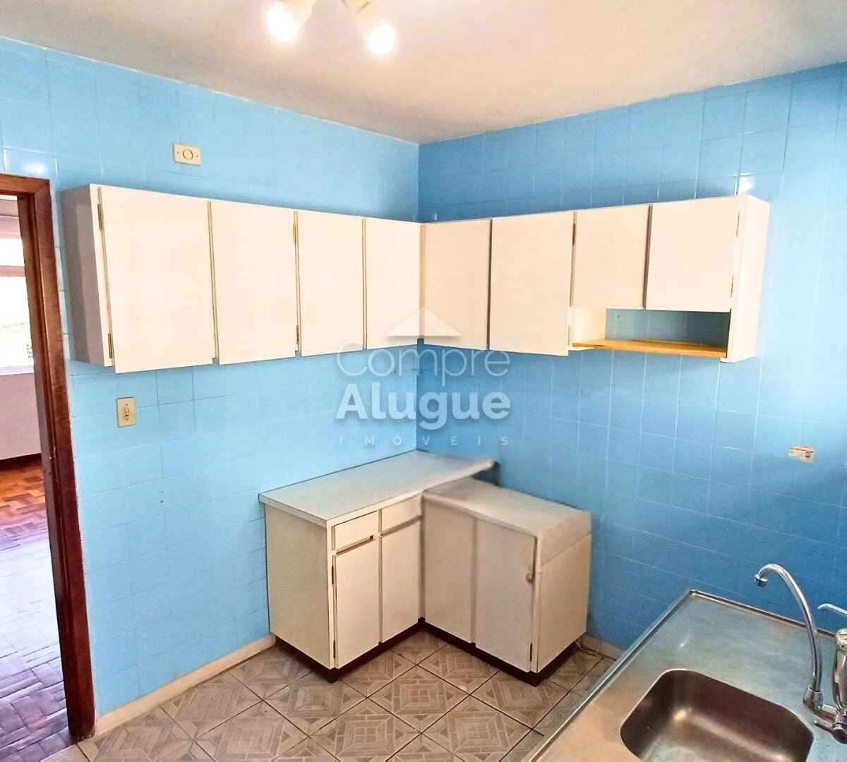 3-bedroom apartment with wood or laminate floors in Curitiba — photo 10