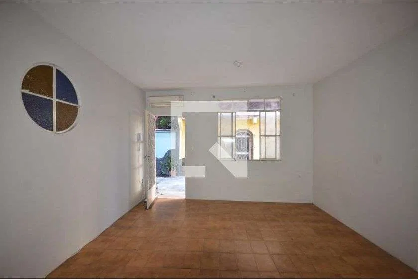 Casa 70 m² com 2 quartos e cozinha independente