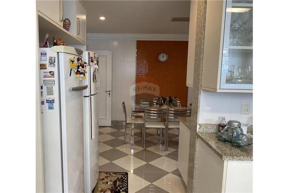Furnished house with 4 bedrooms and 508 m² — photo 12