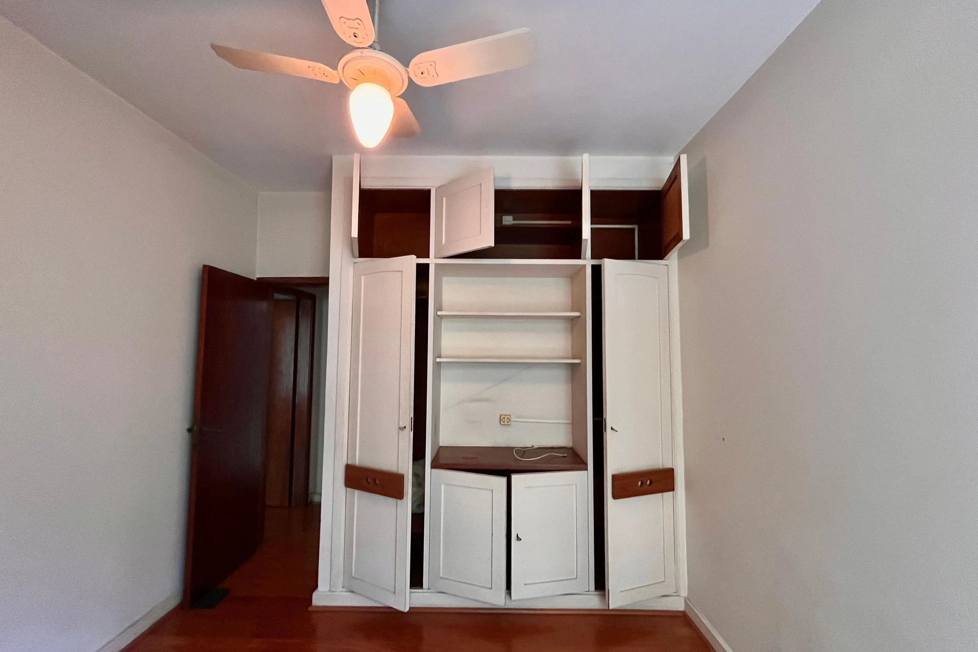 3-bedroom apartment with a water view — photo 4