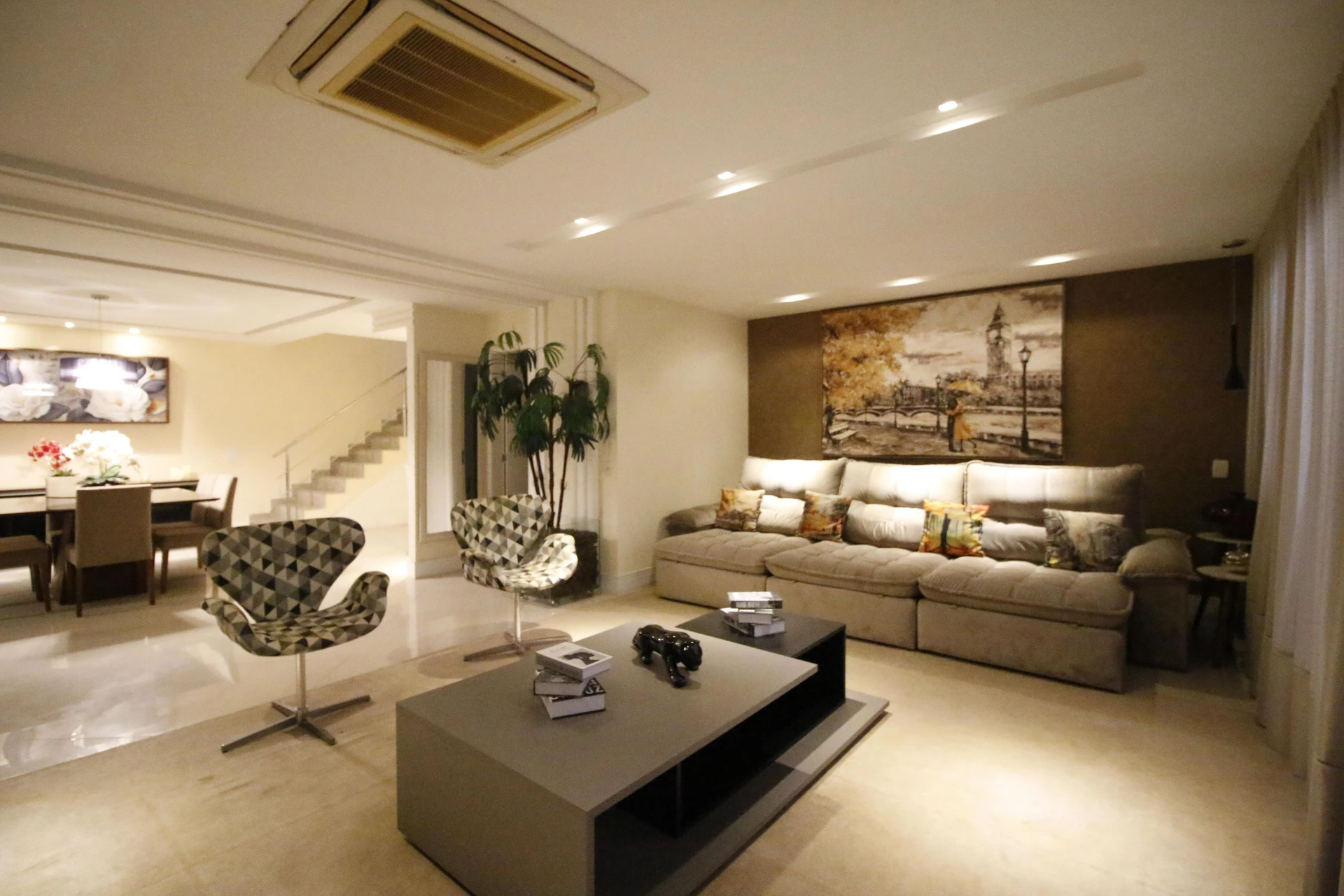 Furnished house, 230 m², with a glass-enclosed balcony — photo 27