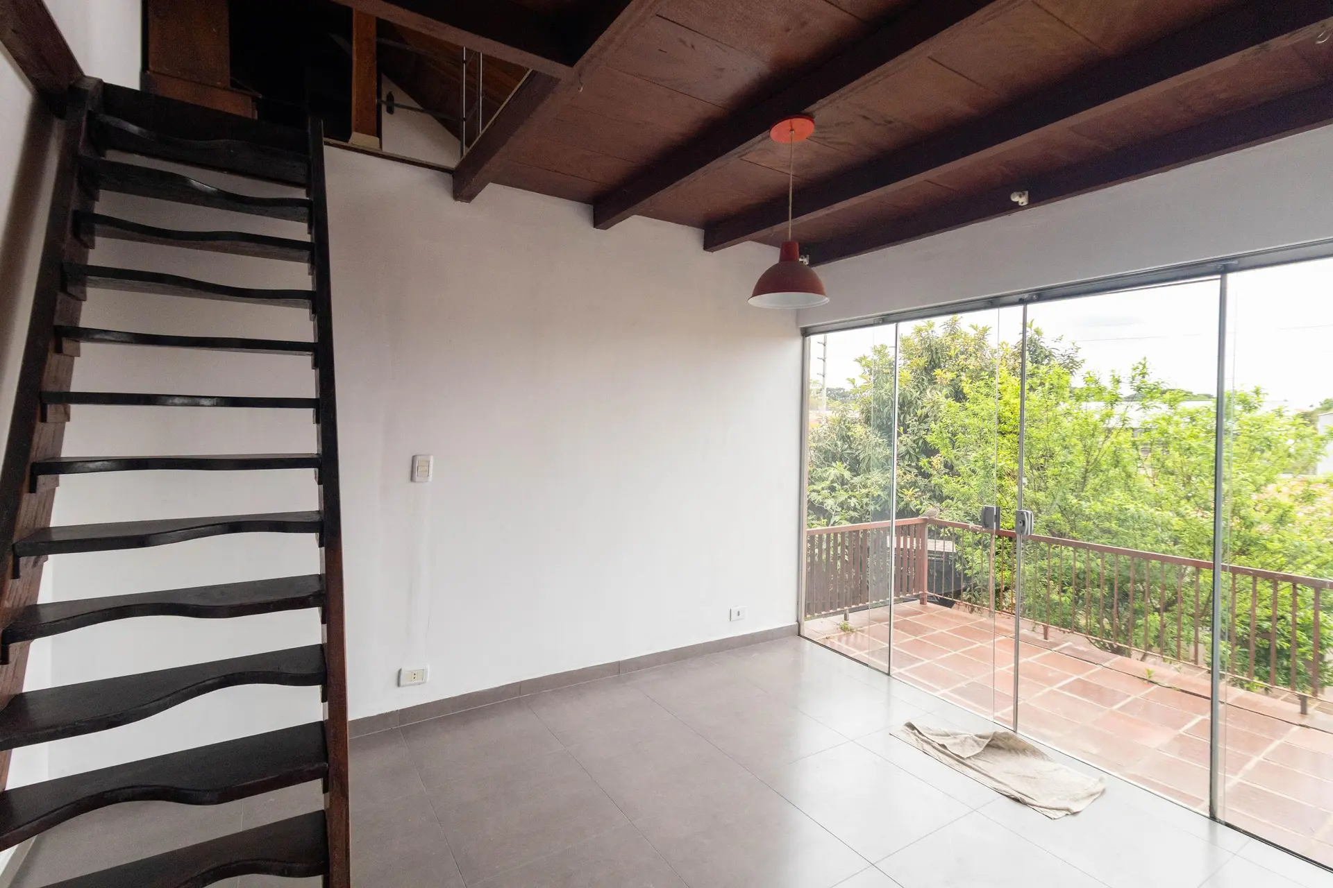 House, 195 m², with floor-to-ceiling windows — photo 32