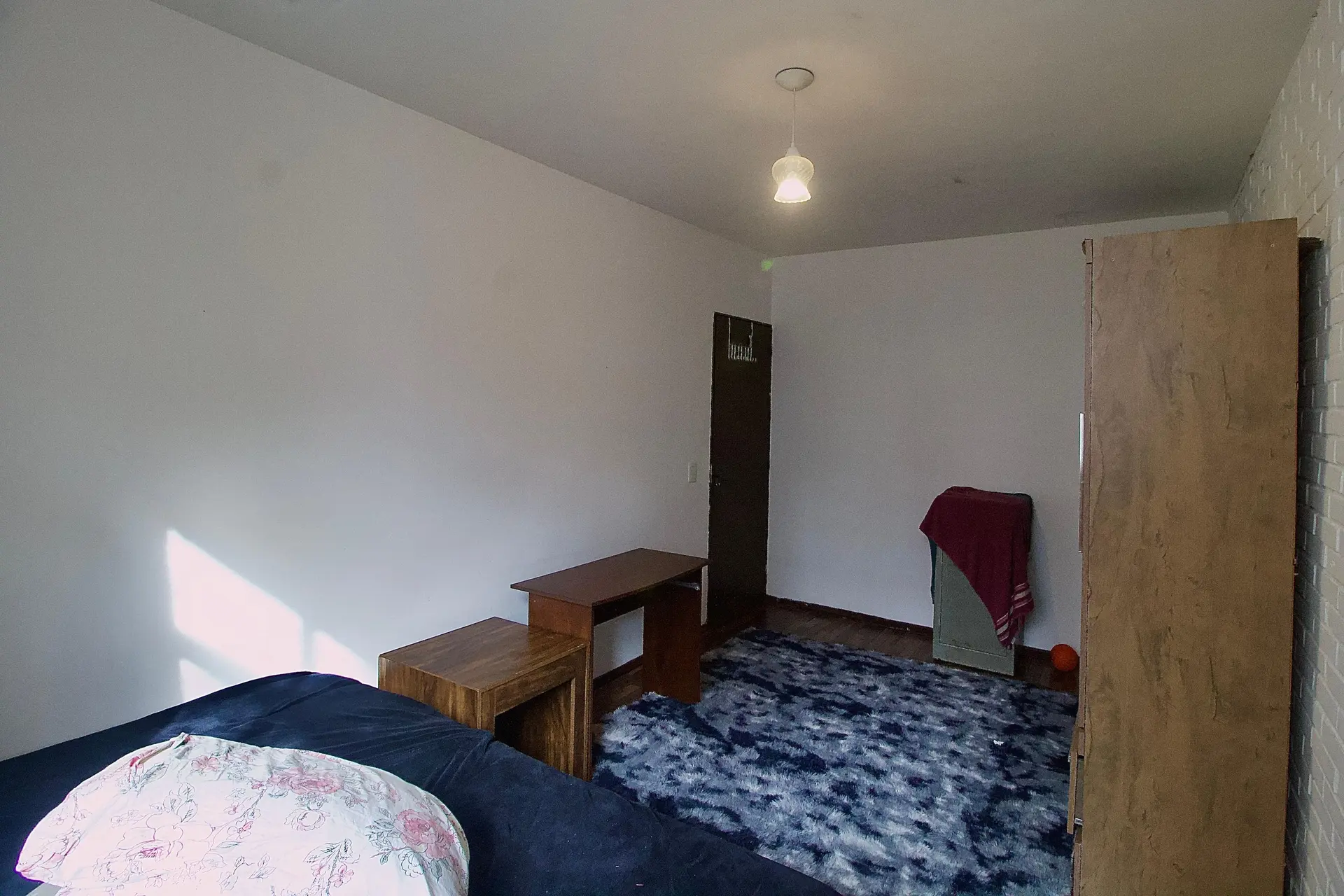 84 m² apartment with a home office and a bathtub — photo 22