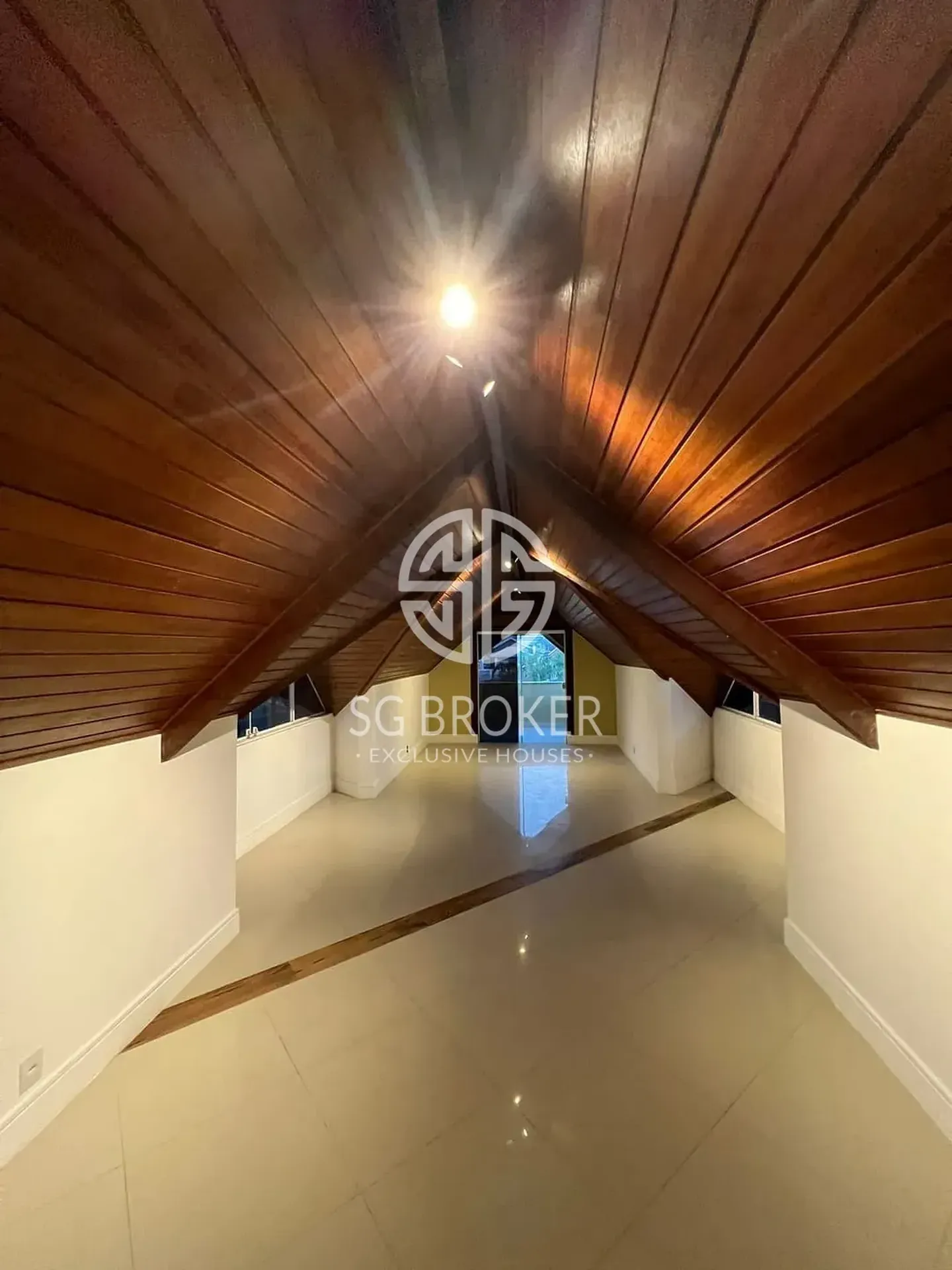 Casa com 5 suítes, cozinha fechada a gás e 500 m² — photo 22