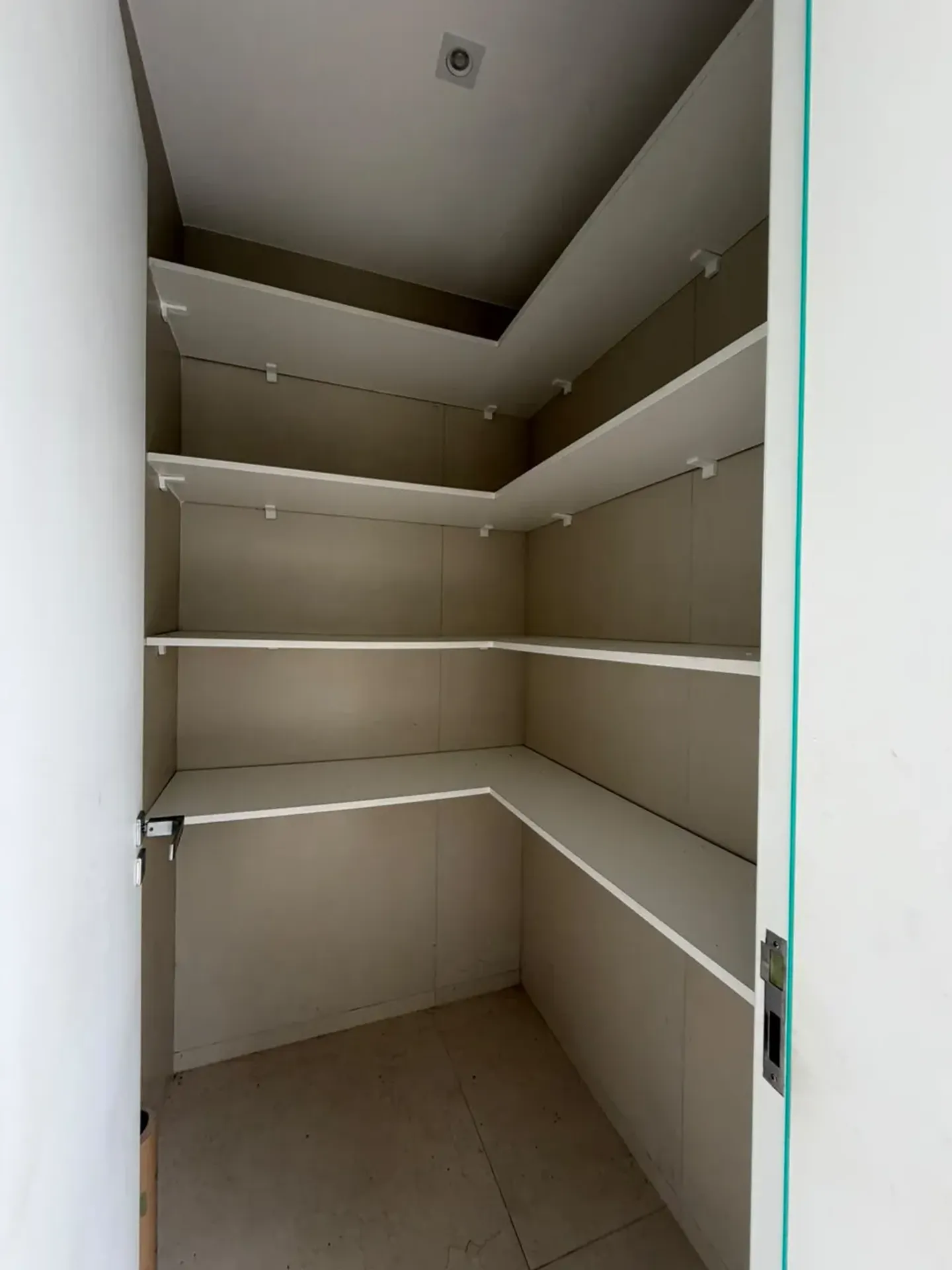 House, 370 m², with floor-to-ceiling windows — photo 14