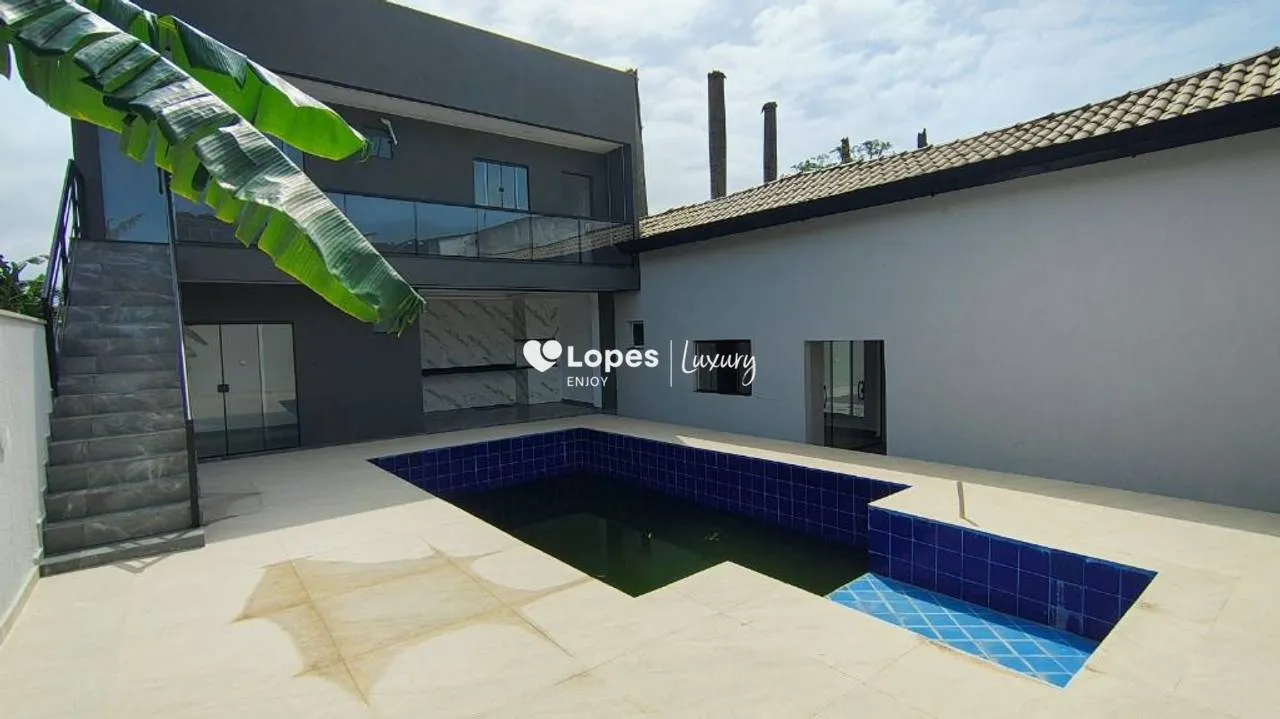 5-bedroom house with open-plan kitchen and gas stove