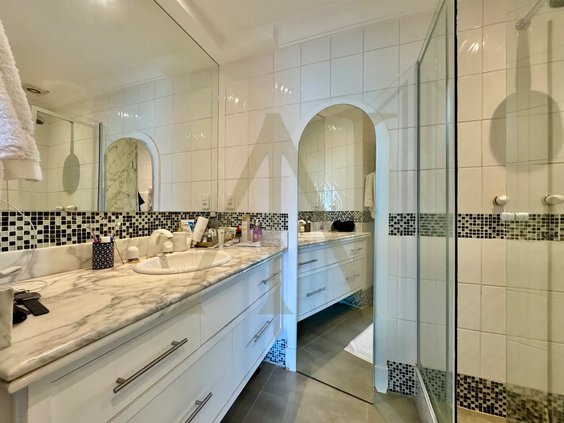 Furnished apartment with 4 bedrooms and 5 bathrooms — photo 34