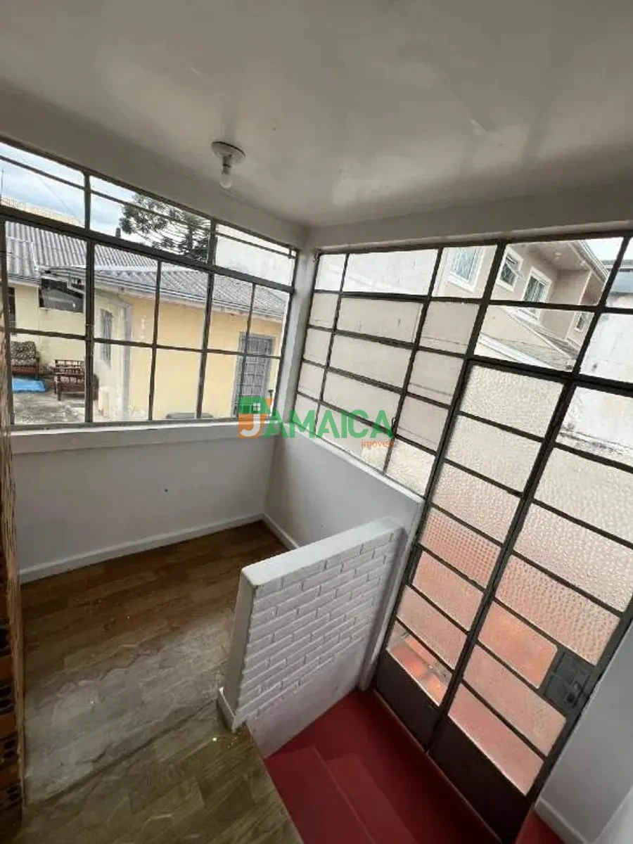Casa, 80 m², com piso de madeira ou laminado