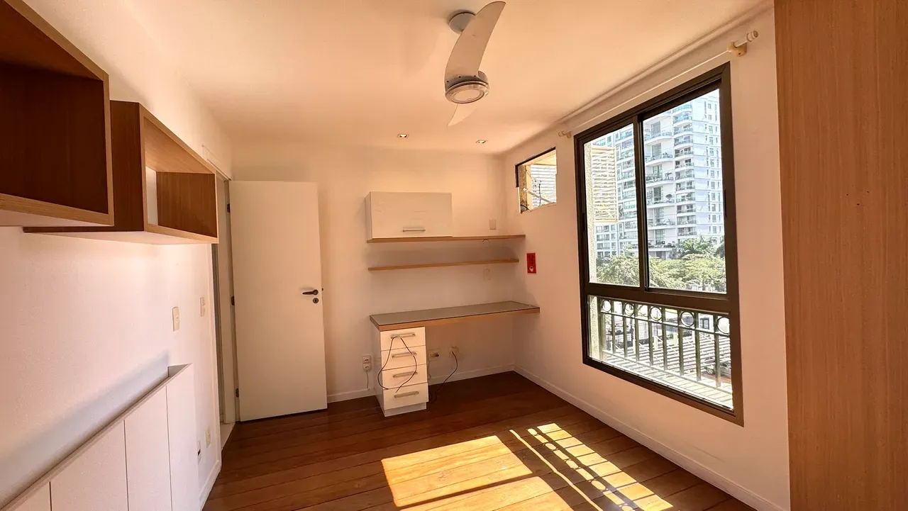 Apartment on the 3rd floor with floor-to-ceiling windows — photo 31