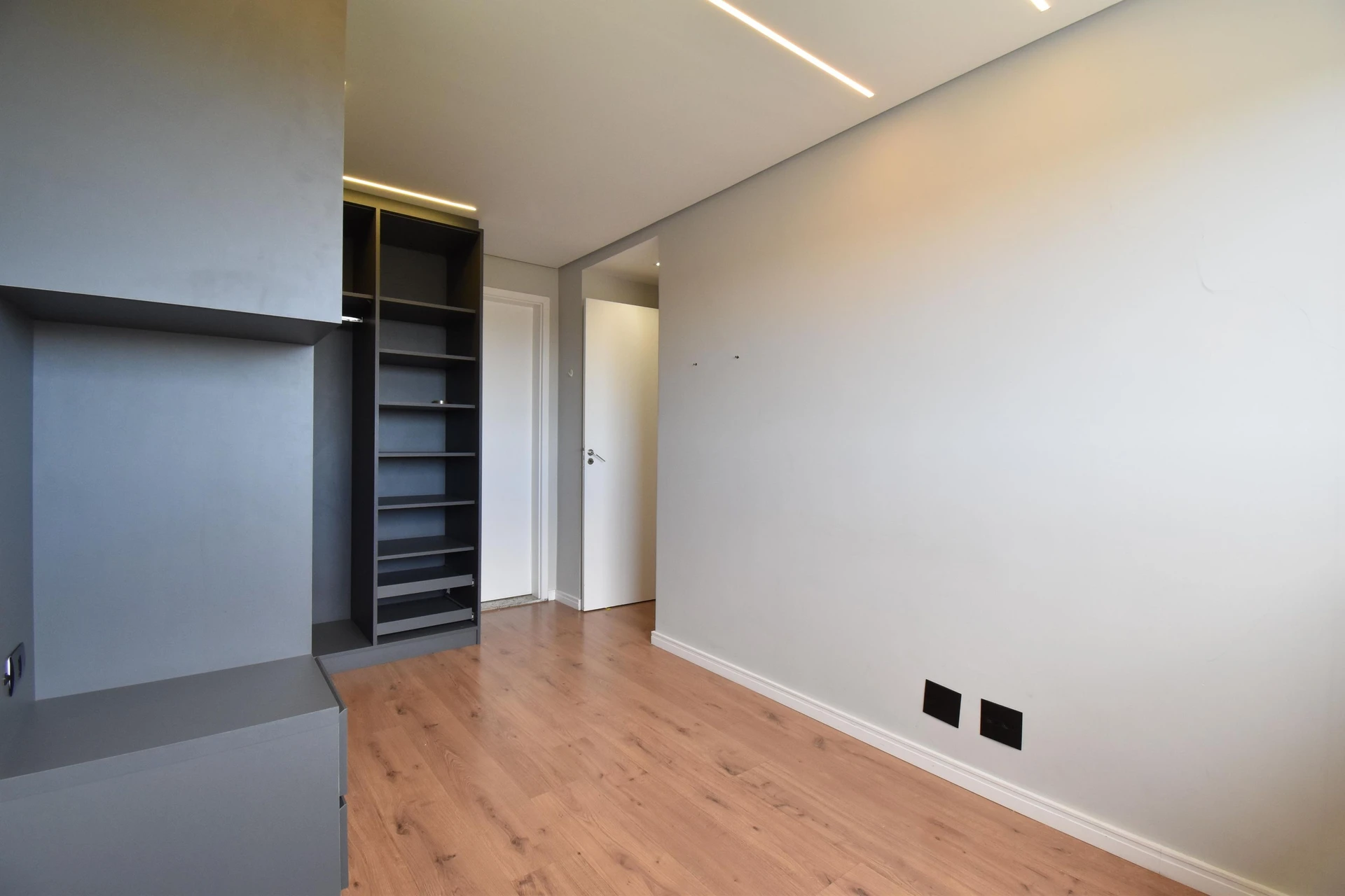 Квартира 62 м² с грилем на балконе и застеклённым балконом — photo 22