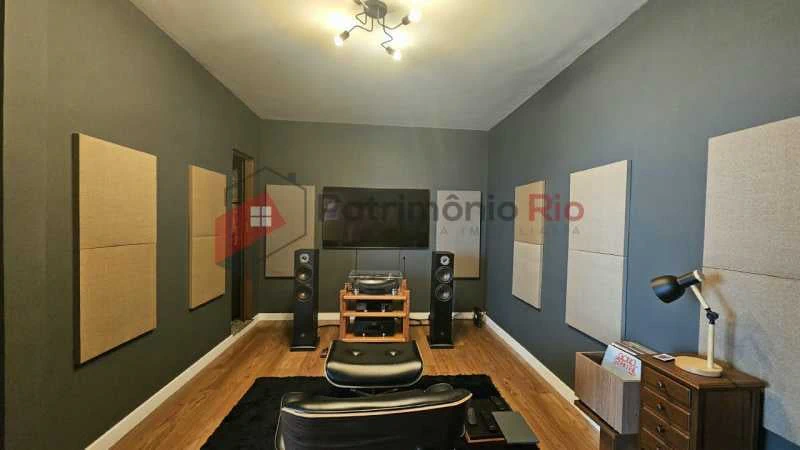 221 m² house with a washing machine and a home office — photo 15