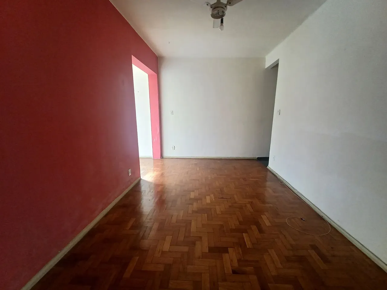 Apartamento sin amueblar de 2 habitaciones con suelo de madera — photo 8