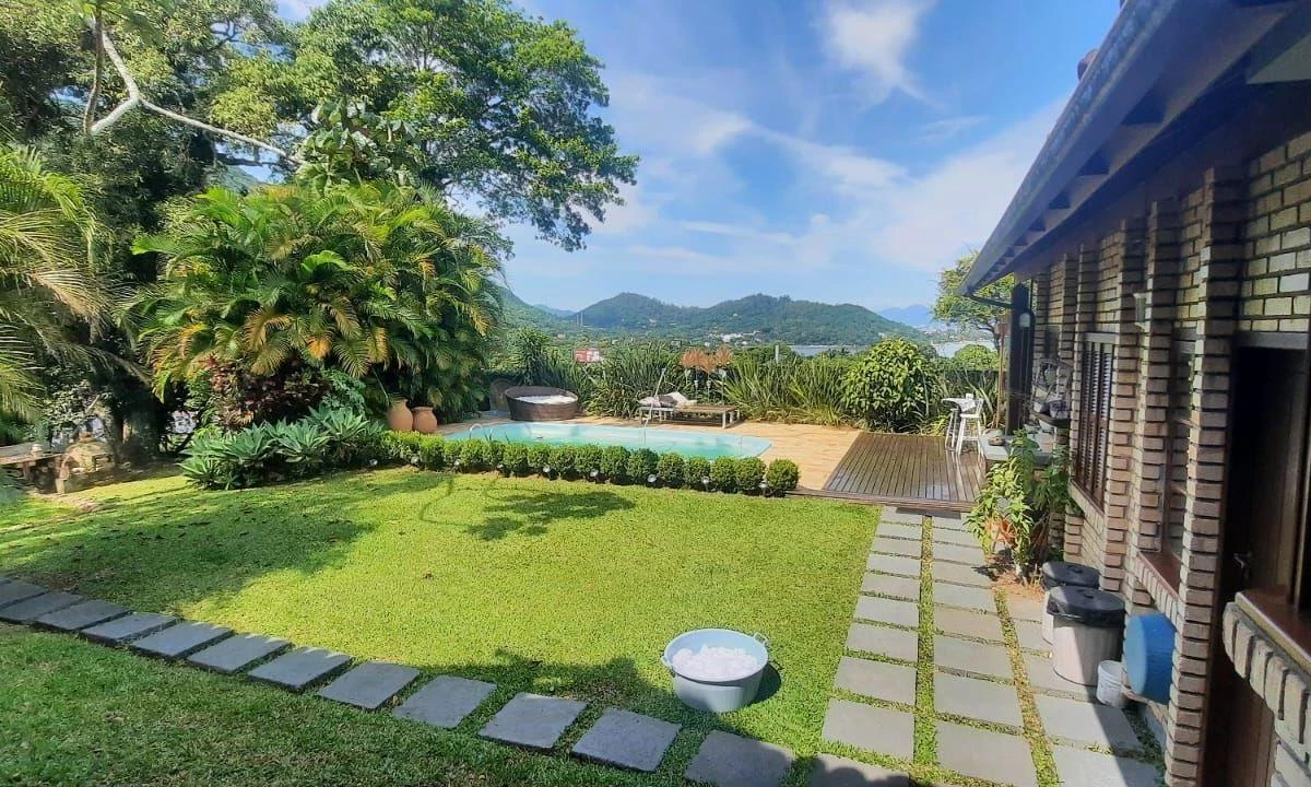 340 m² house with a water view and floor-to-ceiling windows — photo 23