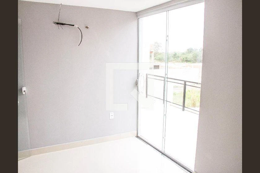 Rental house with 4 bedrooms and 250 m² open-plan kitchen — photo 4
