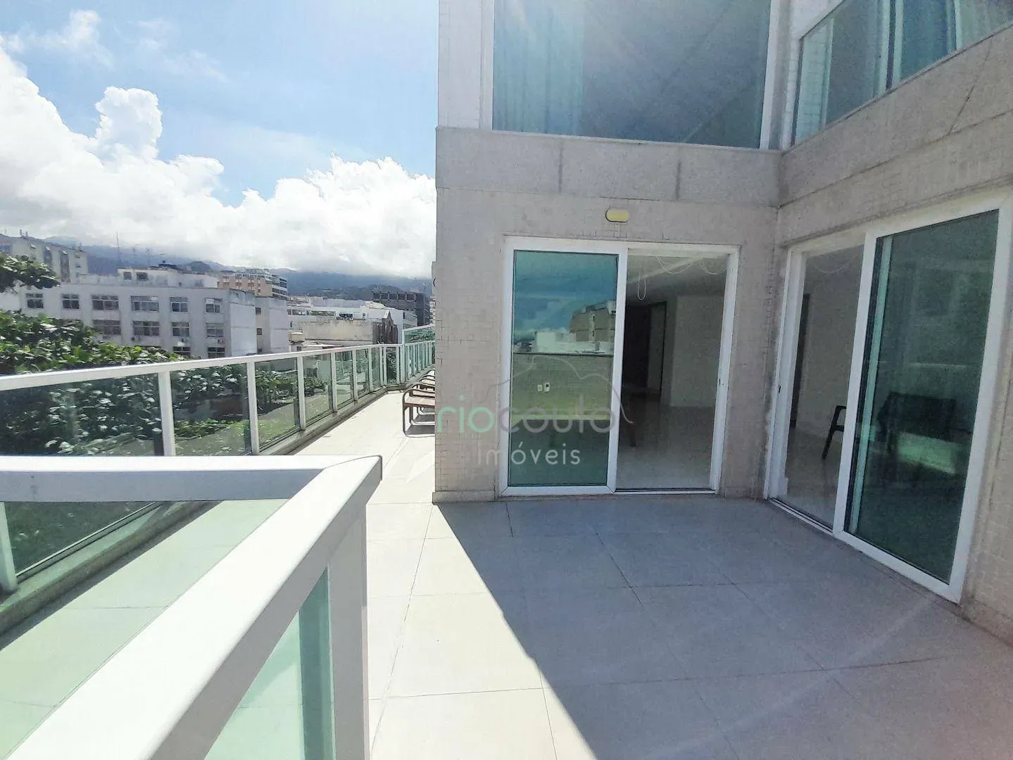 Apartment with 4 bedrooms and a balcony — photo 8