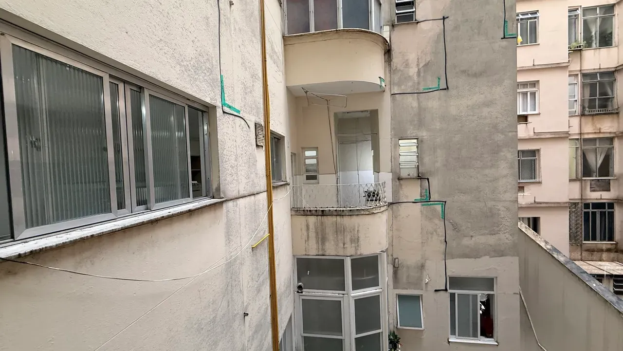 4-bedroom apartment, 1 with its own bathroom, 240 m² — photo 35