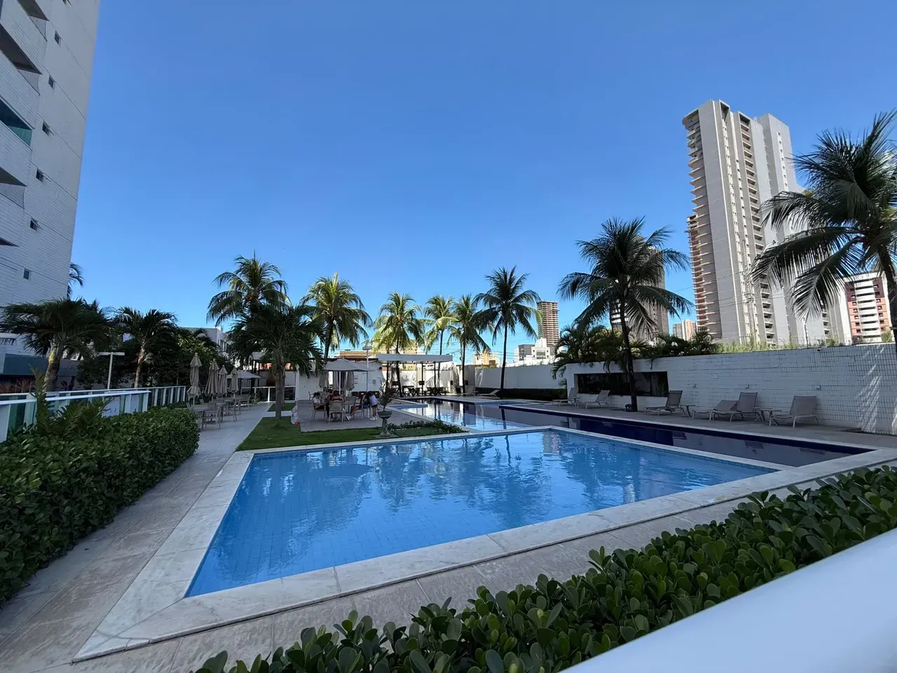 3-bedroom apartment with a washing machine in João Pessoa — photo 20