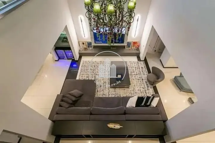 House with 6 en-suite bedrooms, 800 m² and 4 parking spots — photo 11