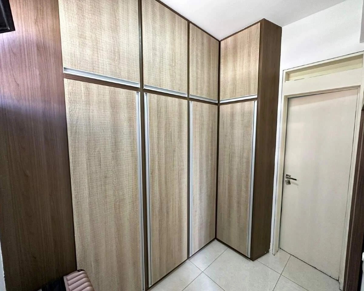 Glass-enclosed balcony in a 3-bedroom apartment, 190 m² — photo 25