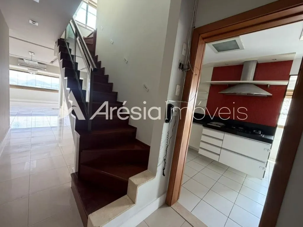 4-bedroom apartment in a building with a sauna — photo 11