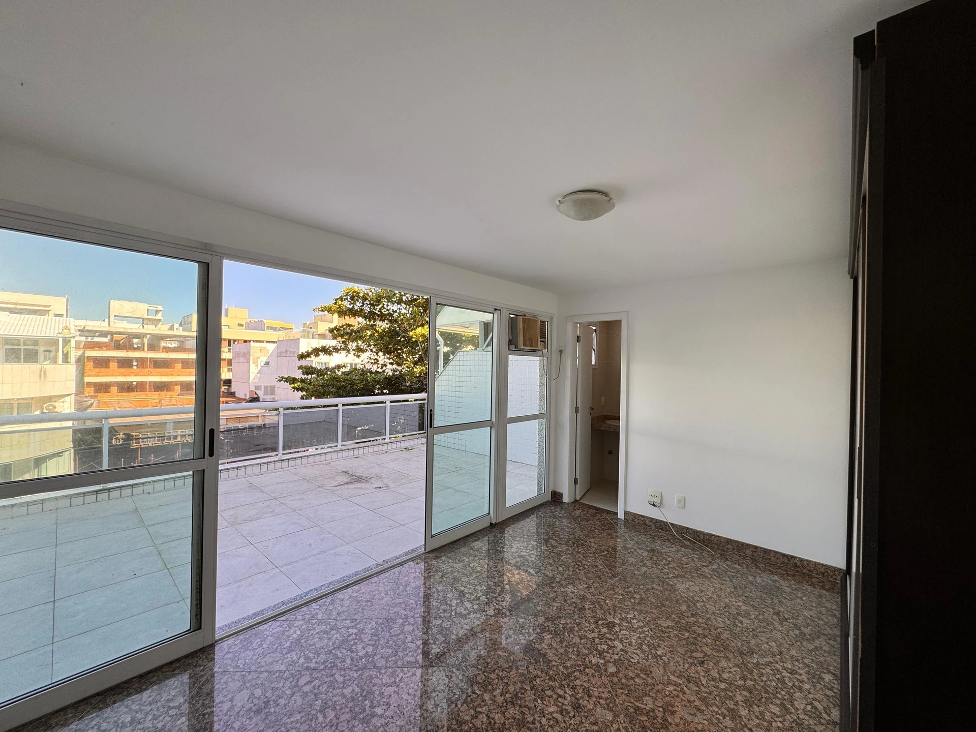 Apartamento, 233 m², com janelas do piso ao teto — photo 72