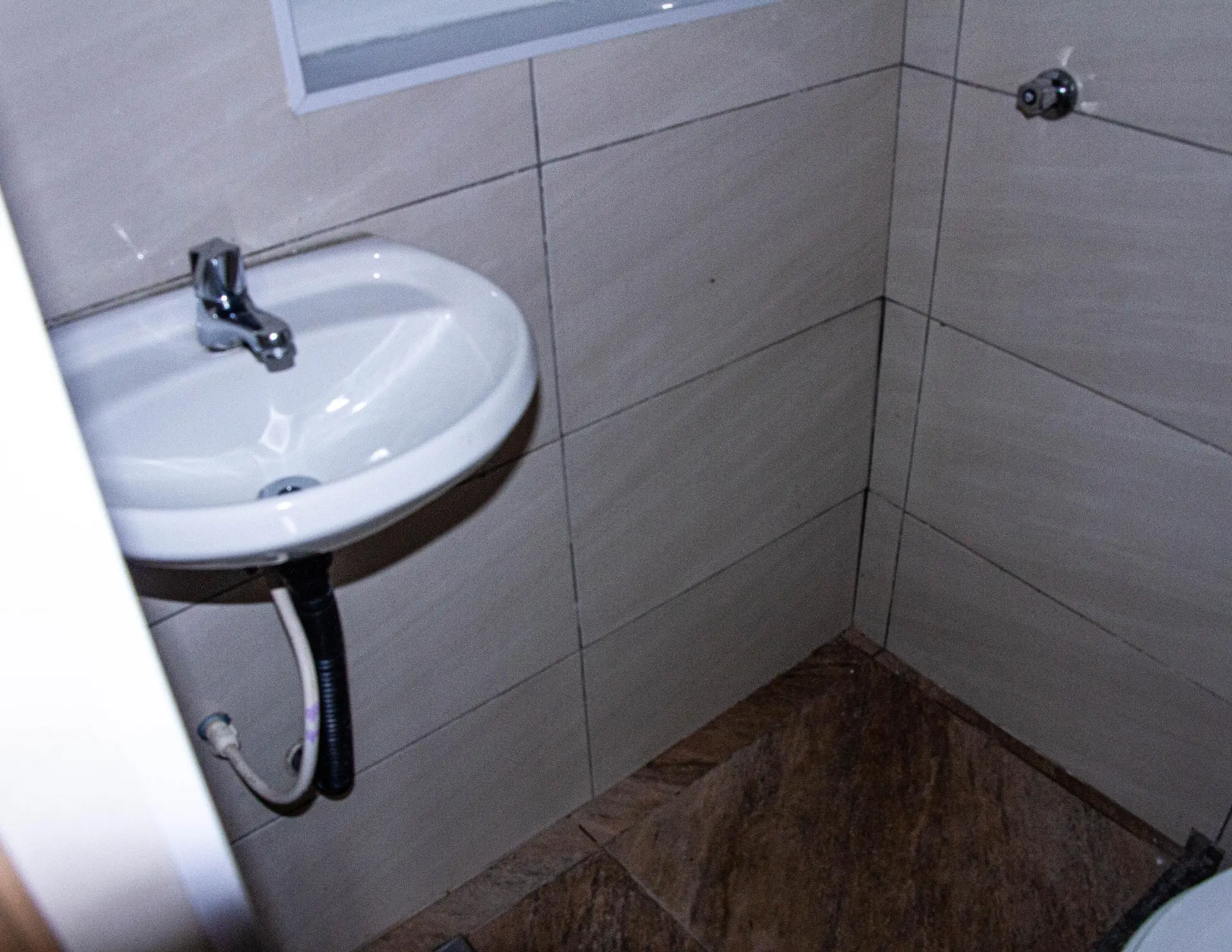Washing machine in a one-bedroom house, 100 m² — photo 12