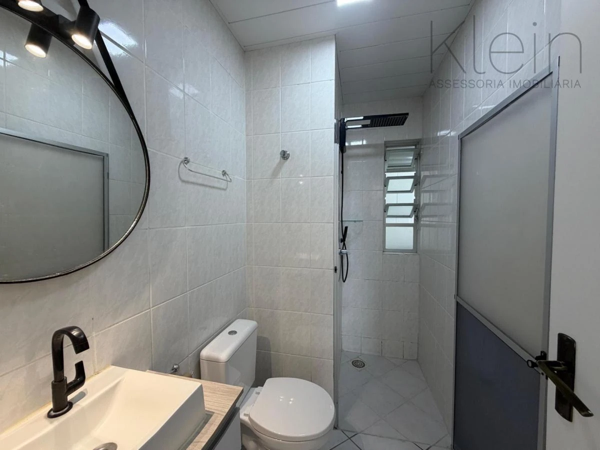 Glass-enclosed balcony in a 3-bedroom apartment, 75 m² — photo 37
