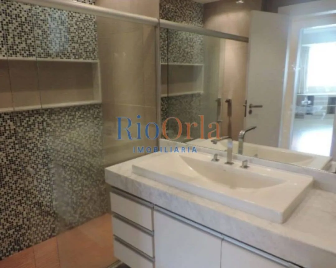 Unfurnished apartment with 4 bedrooms and 5 bathrooms — photo 17